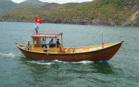 Thuyền vỏ composite mô phỏng thuyền gỗ, sản phẩm kết hợp truyền thống và hiện đại