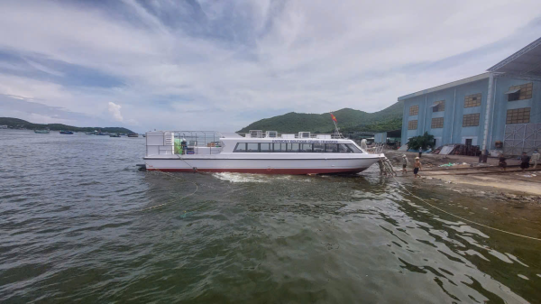 HẠ THỦY 02 TÀU KHÁCH PREMIER GROUP – 04 và HARMONY BOUTIQUE CRUISE TRANSFER
