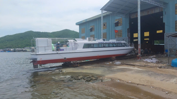 HẠ THỦY 02 TÀU KHÁCH PREMIER GROUP – 04 và HARMONY BOUTIQUE CRUISE TRANSFER