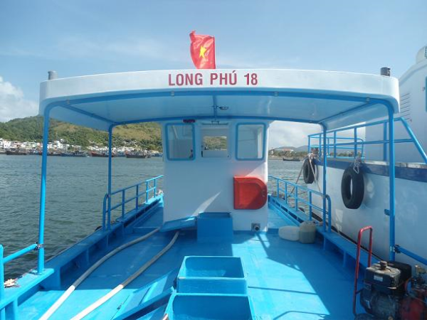 Hạ tàu thủy Long Phú 18