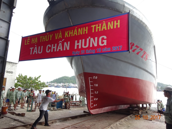 Hạ thủy tàu CHẤN HƯNG 2017